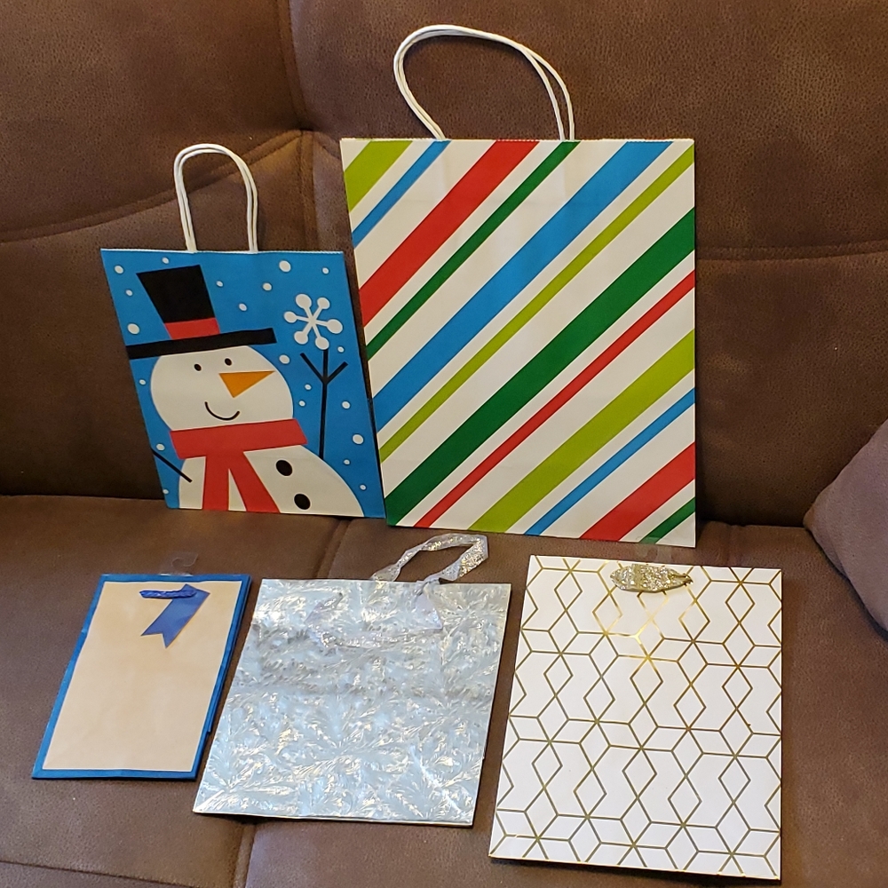 Bundle of five gift bags